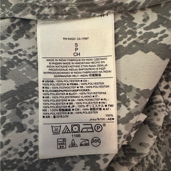 Banana Republic Snakeskin Print Top – Size Small - EUC - Picture 5 of 5